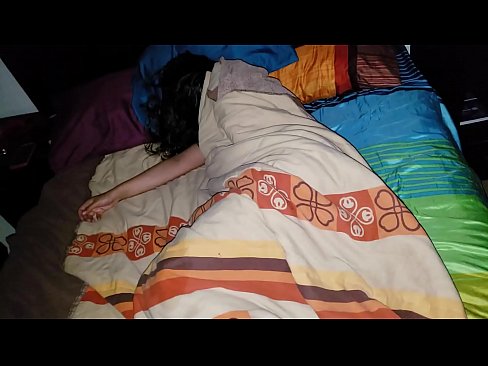 ❤️ Stepson ag bualadh lena leasmháthair óg agus í ina codladh. ❤❌ Porn ardchaighdeáin ag ga.superpornpics.ru ❤